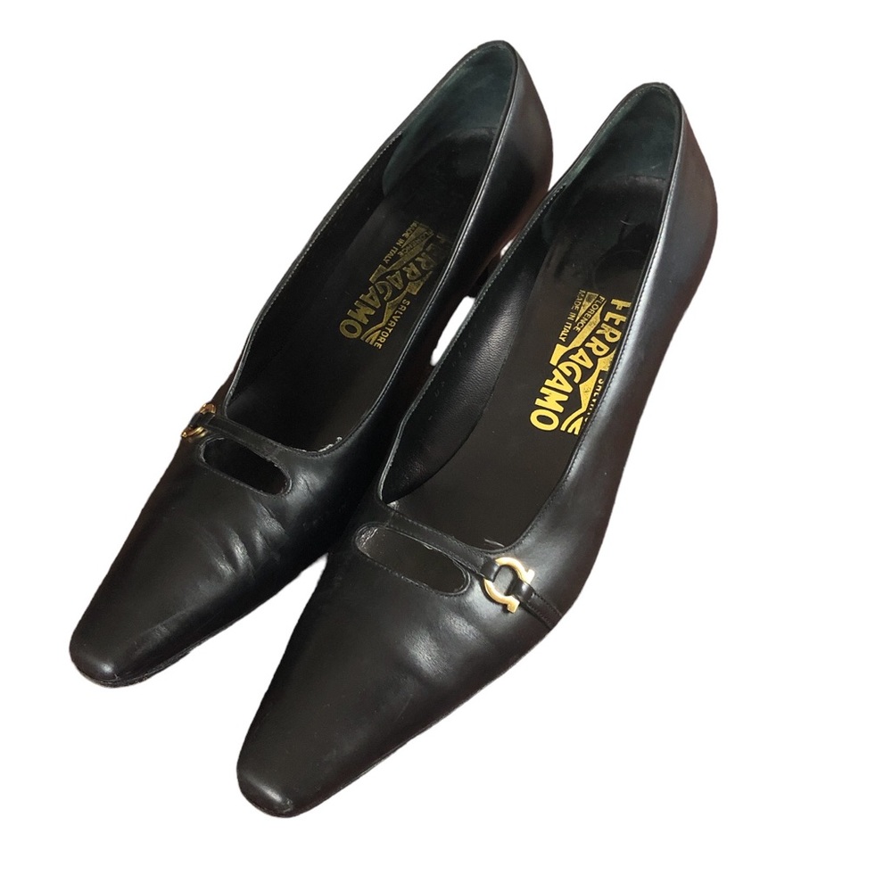 Womens' Vintage Salvatore Ferragamo Midnight Blue Gancini Buckle Heel. Size 9 3A